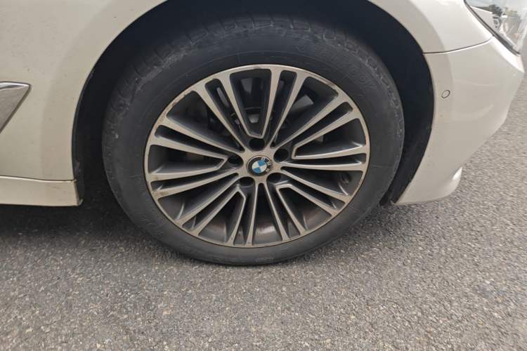 Used BMW 5 Series 2018 Facelifted 530Li Luxury Edition Premium Package Right Front Wheel Hub