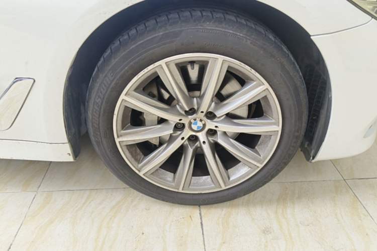 Used BMW 5 Series 2018 528Li Launch Special Edition Right Front Wheel Hub