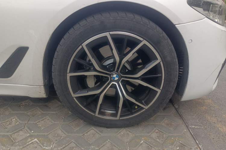 Used BMW 5 Series 2018 Restyled 530Li Luxury Edition M Sport Package Right Front Wheel Hub