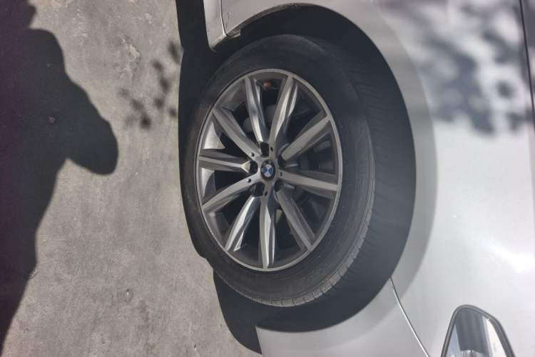 Used BMW 5 Series 2018 528Li Launch Special Edition Right Front Wheel Hub