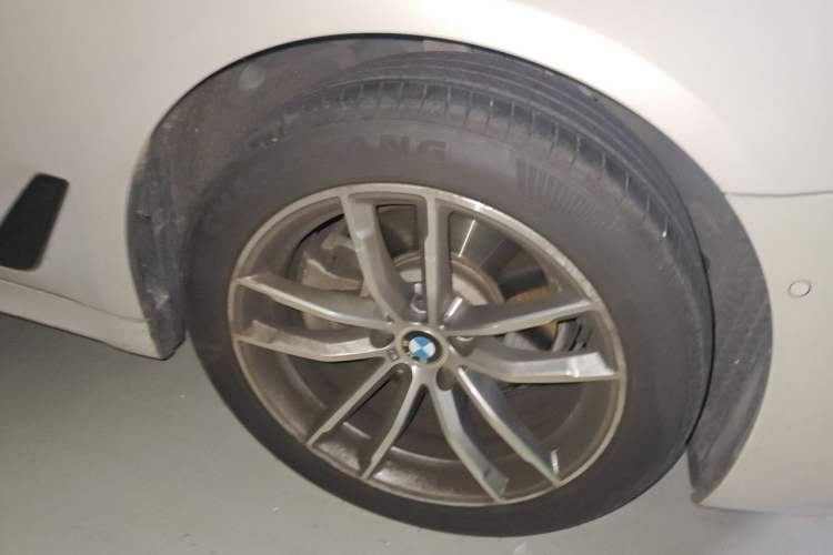Used BMW 5 Series 2018 525Li M Sport Package Right Front Wheel Hub