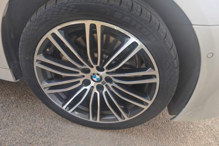 Used BMW 5 Series 2018 Facelifted 530Li xDrive M Sport Package Right Front Wheel Hub