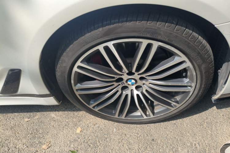 Used BMW 5 Series 2018 Facelifted 530Li xDrive M Sport Package Right Front Wheel Hub