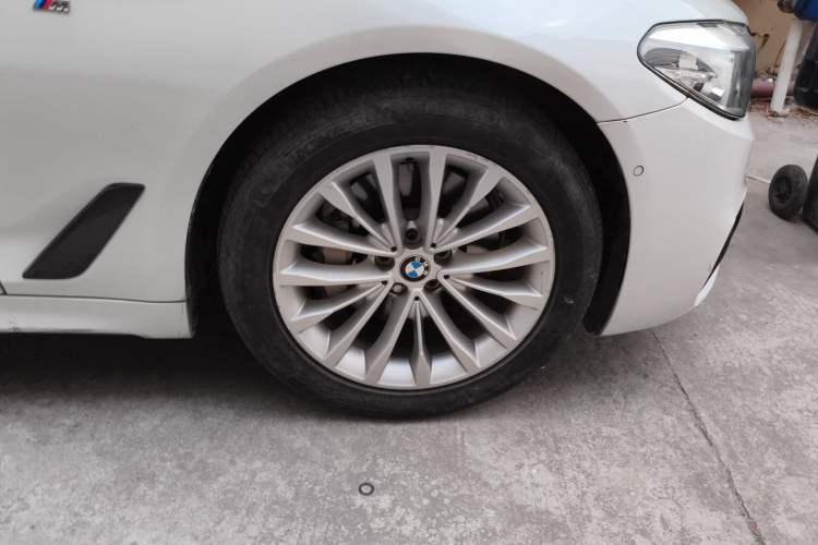 Used BMW 5 Series 2018 530Li Leading Model M Sport Package Right Front Wheel Hub