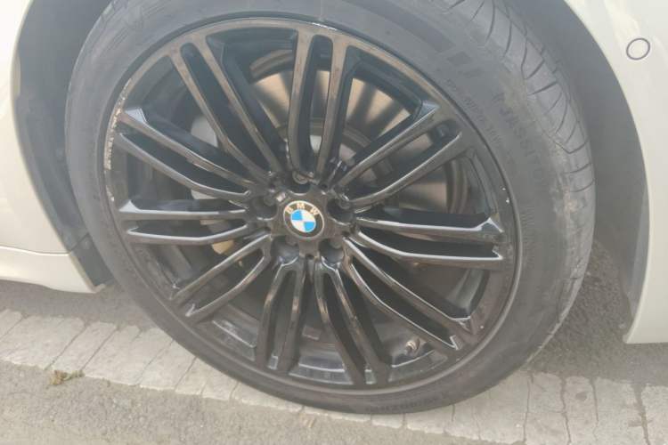 Used BMW 5 Series 2018 Restyled 530Li Luxury Edition M Sport Package Right Front Wheel Hub