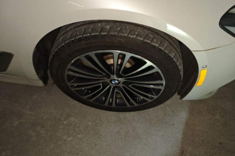 Used BMW 5 Series 2018 Facelifted 530Li Luxury Edition Premium Package Right Front Wheel Hub