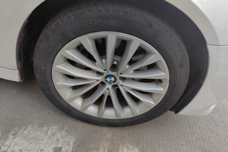 Used BMW 5 Series 2018 Revised Version 530Li Leading Edition Luxury Package Right Front Wheel Hub