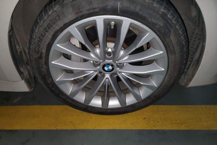 Used BMW 5 Series 2018 530Li Leading Edition Luxury Package Right Front Wheel Hub