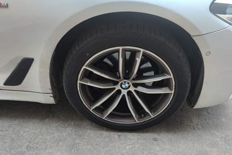Used BMW 5 Series 2018 525Li M Sport Package Right Front Wheel Hub