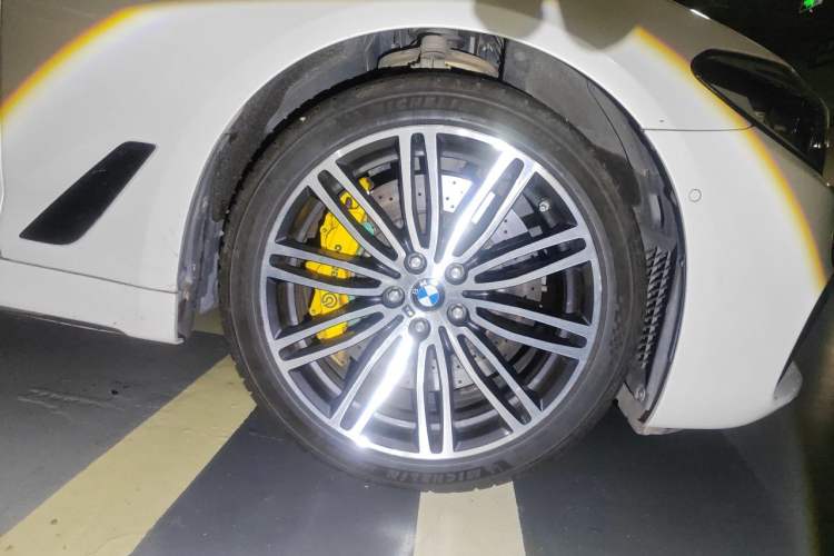 Used BMW 5 Series 2018 530Li Luxury Edition M Sport Package Right Front Wheel Hub