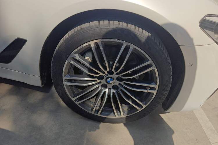 Used BMW 5 Series 2018 530Li Luxury Edition M Sport Package Right Front Wheel Hub