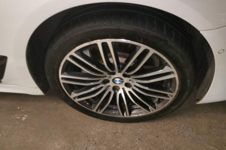 Used BMW 5 Series 2018 530Li Leading Model M Sport Package Right Front Wheel Hub
