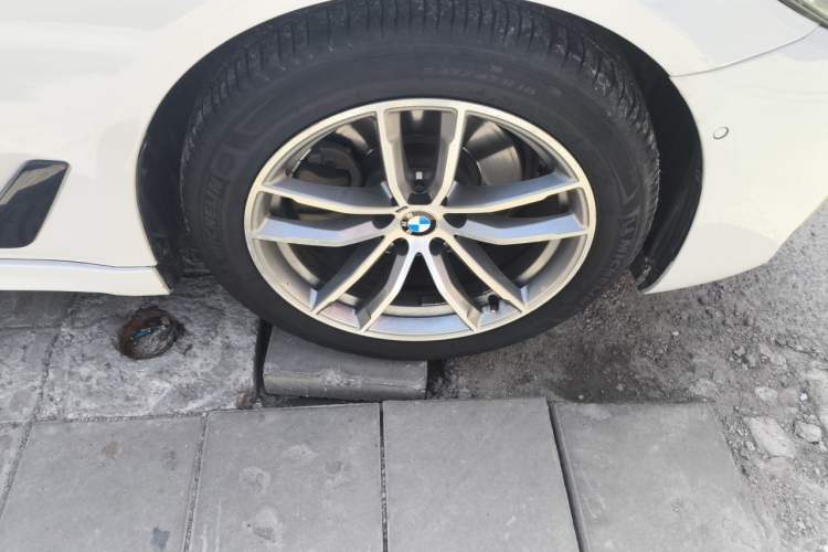 Used BMW 5 Series 2018 525Li M Sport Package Right Front Wheel Hub