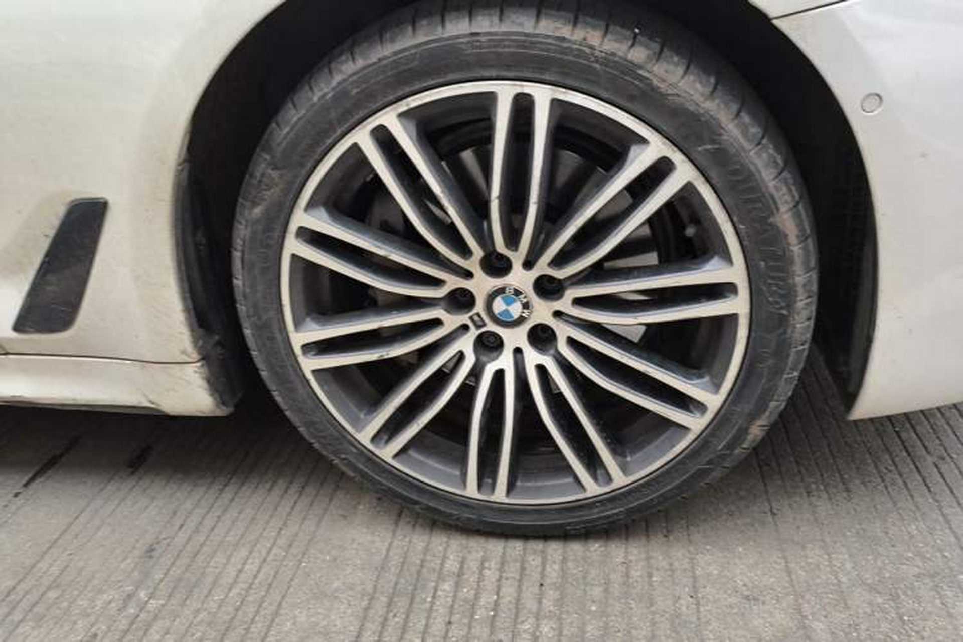 Used BMW 5 Series 2018 Restyled 530Li Leading Edition M Sport Package Right Front Wheel Hub