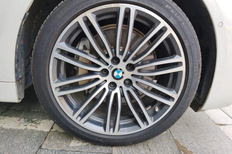 Used BMW 5 Series 2018 530Li Leading Model M Sport Package Right Front Wheel Hub