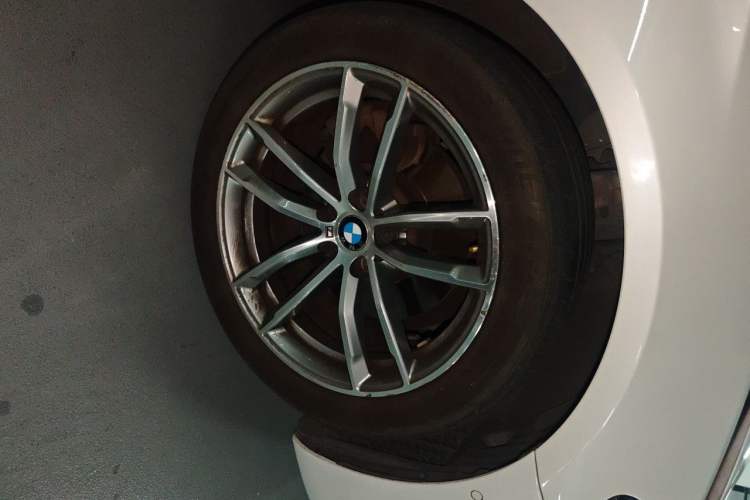 Used BMW 5 Series 2018 525Li M Sport Package Right Front Wheel Hub
