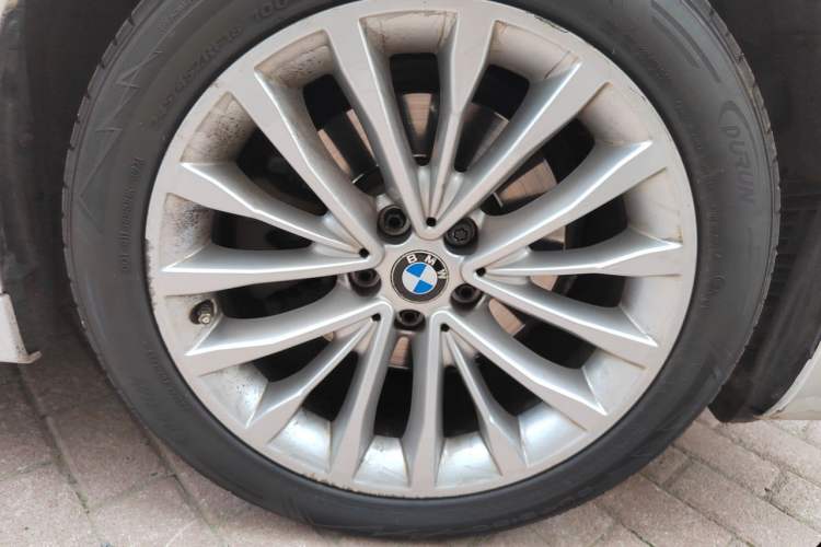 Used BMW 5 Series 2018 525Li Luxury Package Right Front Wheel Hub