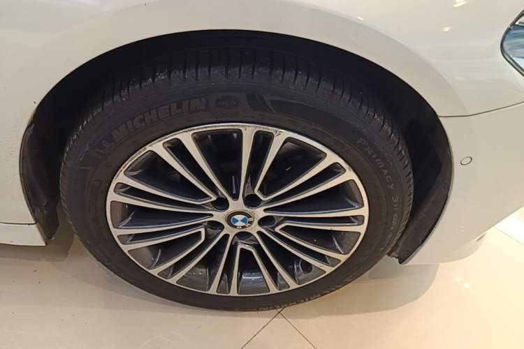 Used BMW 5 Series 2018 530Li Luxury Edition Premium Package Right Front Wheel Hub