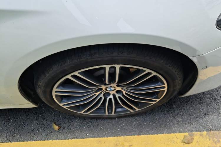 Used BMW 5 Series 2018 530Li Leading Model M Sport Package Right Front Wheel Hub