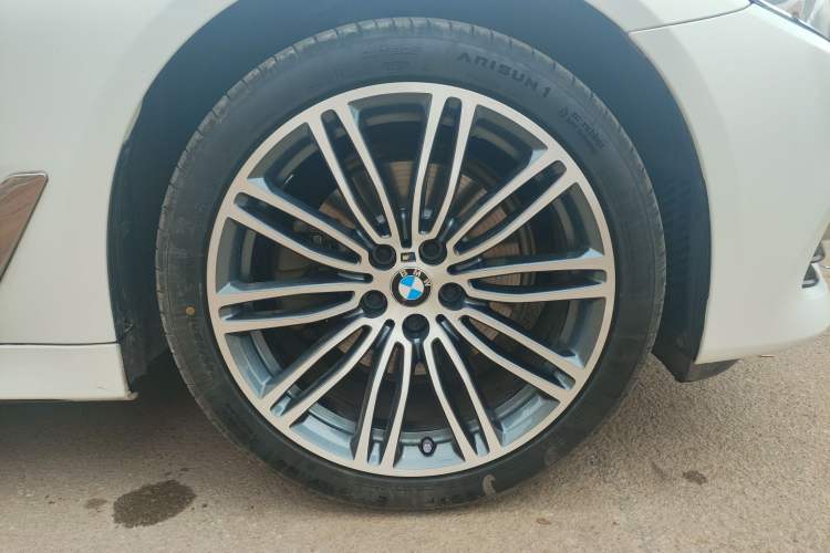 Used BMW 5 Series 2018 525Li Luxury Package Right Front Wheel Hub