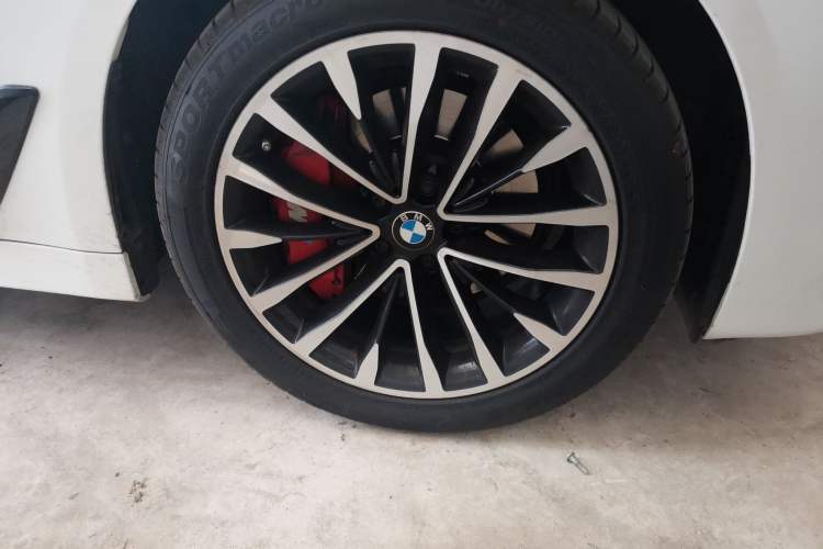 Used BMW 5 Series 2018 525Li Luxury Package Right Front Wheel Hub