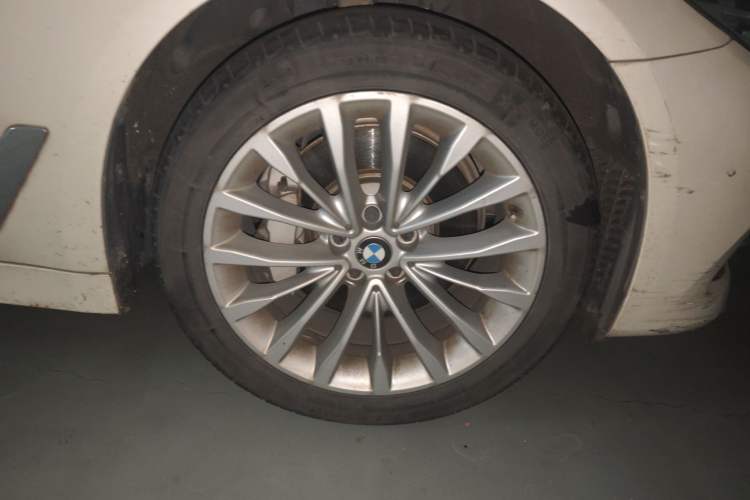 Used BMW 5 Series 2018 530Li Leading Edition Luxury Package Right Front Wheel Hub