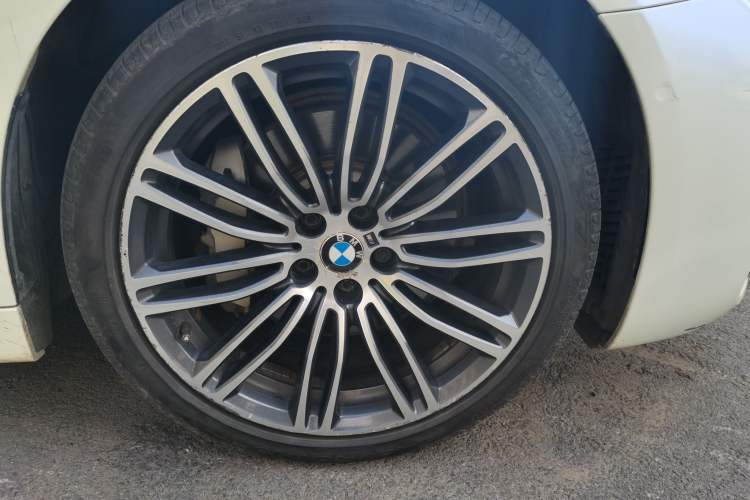Used BMW 5 Series 2018 Facelifted 530Li xDrive M Sport Package Right Front Wheel Hub