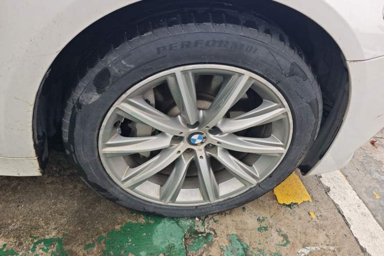 Used BMW 5 Series 2018 528Li Launch Special Edition Right Front Wheel Hub