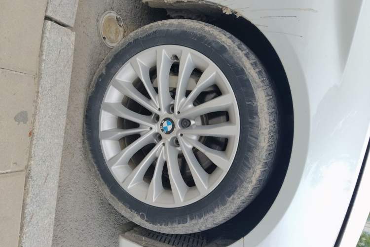 Used BMW 5 Series 2018 Revised Version 530Li Leading Edition Luxury Package Right Front Wheel Hub