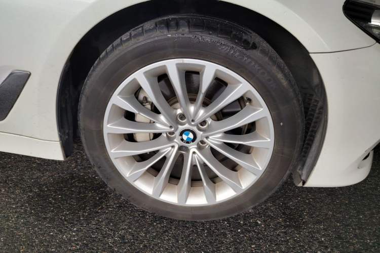 Used BMW 5 Series 2018 Revised Version 530Li Leading Edition Luxury Package Right Front Wheel Hub