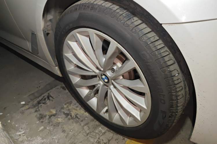 Used BMW 5 Series 2018 530Li Leading Edition Luxury Package Right Front Wheel Hub
