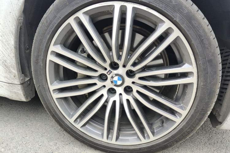 Used BMW 5 Series 2018 530Li Leading Model M Sport Package Right Front Wheel Hub