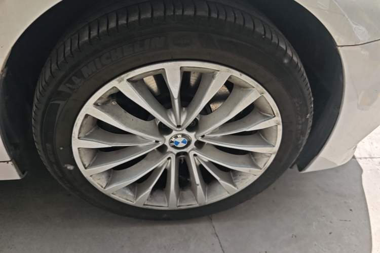 Used BMW 5 Series 2018 525Li Luxury Package Right Front Wheel Hub