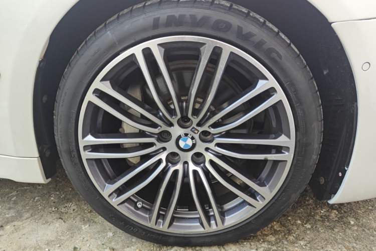 Used BMW 5 Series 2018 530Li Luxury Edition M Sport Package Right Front Wheel Hub
