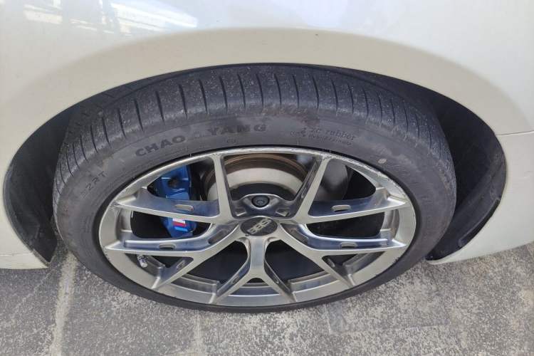 Used BMW 5 Series 2018 Restyled 530Li Luxury Edition M Sport Package Right Front Wheel Hub
