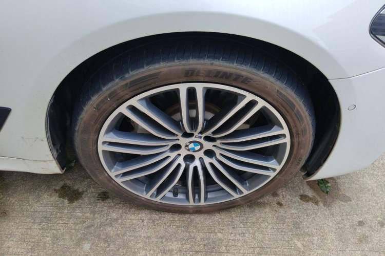 Used BMW 5 Series 2018 Restyled 530Li Leading Edition M Sport Package Right Front Wheel Hub