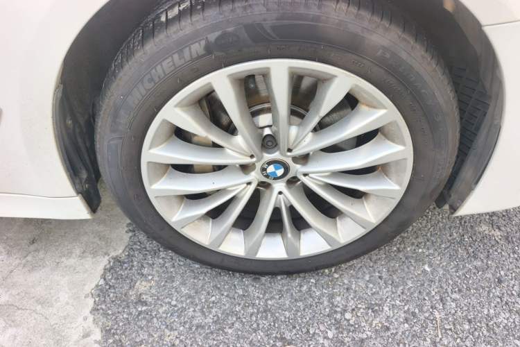 Used BMW 5 Series 2018 530Li xDrive Luxury Package Right Front Wheel Hub