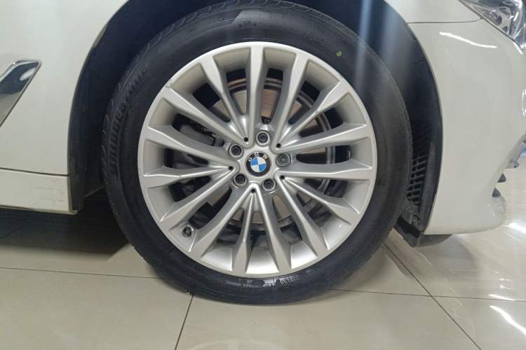 Used BMW 5 Series 2018 525Li Luxury Package Right Front Wheel Hub