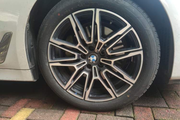 Used BMW 5 Series 2018 528Li Launch Special Edition Right Front Wheel Hub