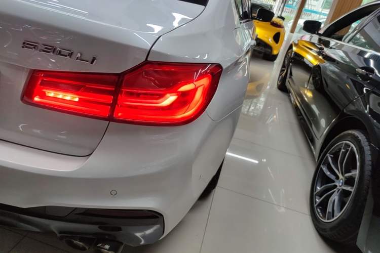 Used BMW 5 Series 2018 530Li Luxury Edition M Sport Package Right Rear Taillight