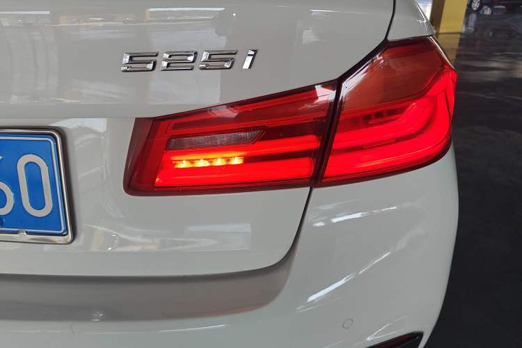 Used BMW 5 Series 2018 525i M Sport Package Right Rear Taillight