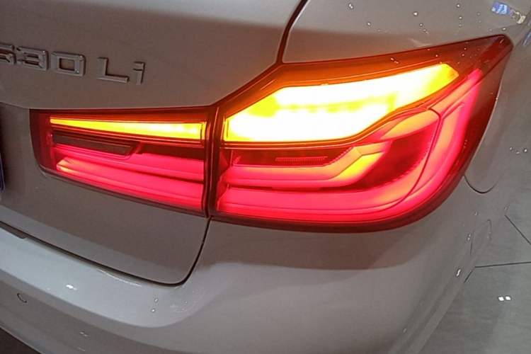 Used BMW 5 Series 2018 Revised Version 530Li Leading Edition Luxury Package Right Rear Taillight
