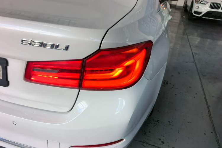 Used BMW 5 Series 2018 Revised Version 530Li Leading Edition Luxury Package Right Rear Taillight