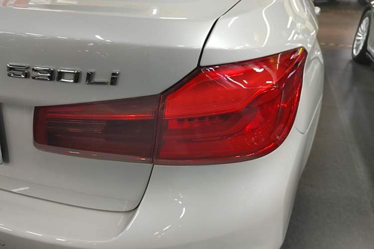 Used BMW 5 Series 2018 530Li Luxury Edition M Sport Package Right Rear Taillight