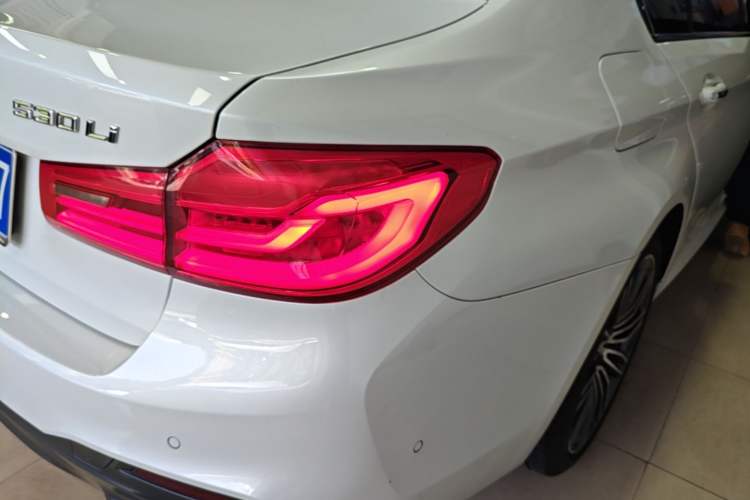 Used BMW 5 Series 2018 530Li Luxury Edition M Sport Package Right Rear Taillight