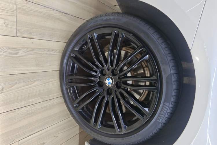 Used BMW 5 Series 2018 Restyled 530Li Leading Edition M Sport Package Right Rear Wheel Hub