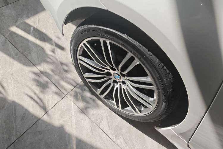 Used BMW 5 Series 2018 Facelifted 530Li xDrive M Sport Package Right Rear Wheel Hub