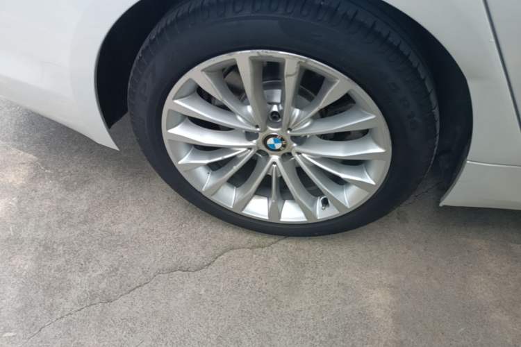 Used BMW 5 Series 2018 530Li Leading Edition Luxury Package Right Rear Wheel Hub