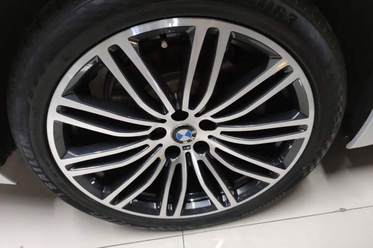 Used BMW 5 Series 2018 530Li Luxury Edition M Sport Package Right Rear Wheel Hub