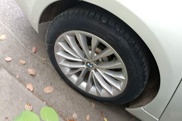 Used BMW 5 Series 2018 Revised Version 530Li Leading Edition Luxury Package Right Rear Wheel Hub